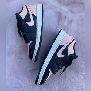 Women’s Jordan 1 Low Size 8